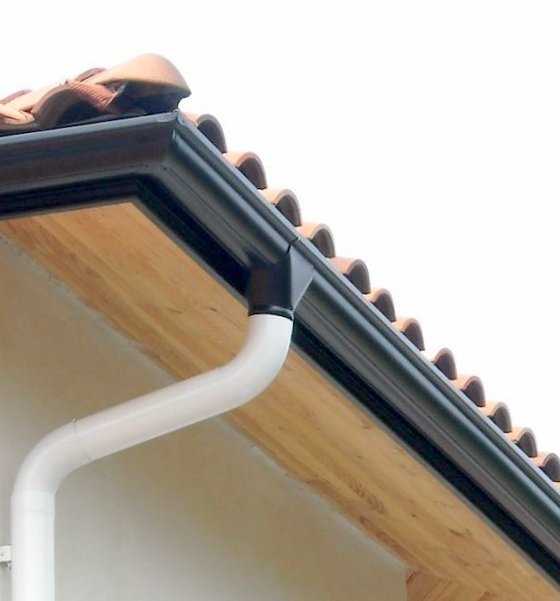 gouttière demi ronde en alu marron et sable en bourgogne Franche comté